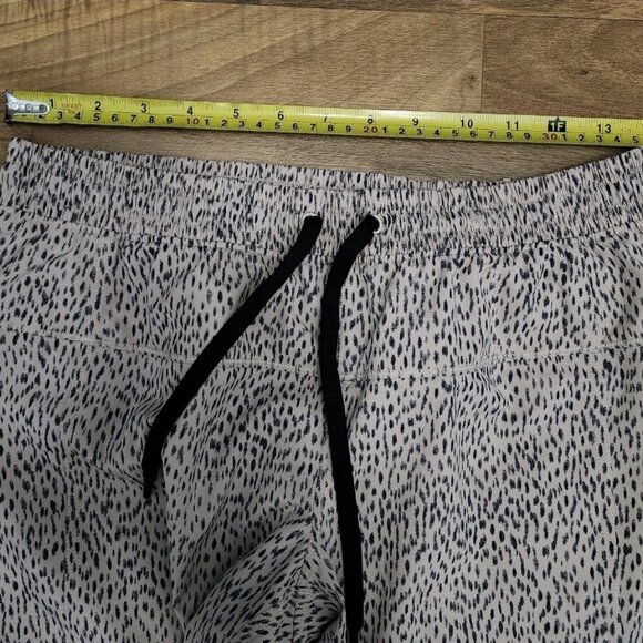 Lululemon Step Lively Crop Pants Dottie Dash Grain Black Size 6 Euc - Picture 11 of 11